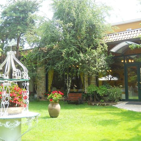 Hotel Il Rustichello Lonato Bagian luar foto