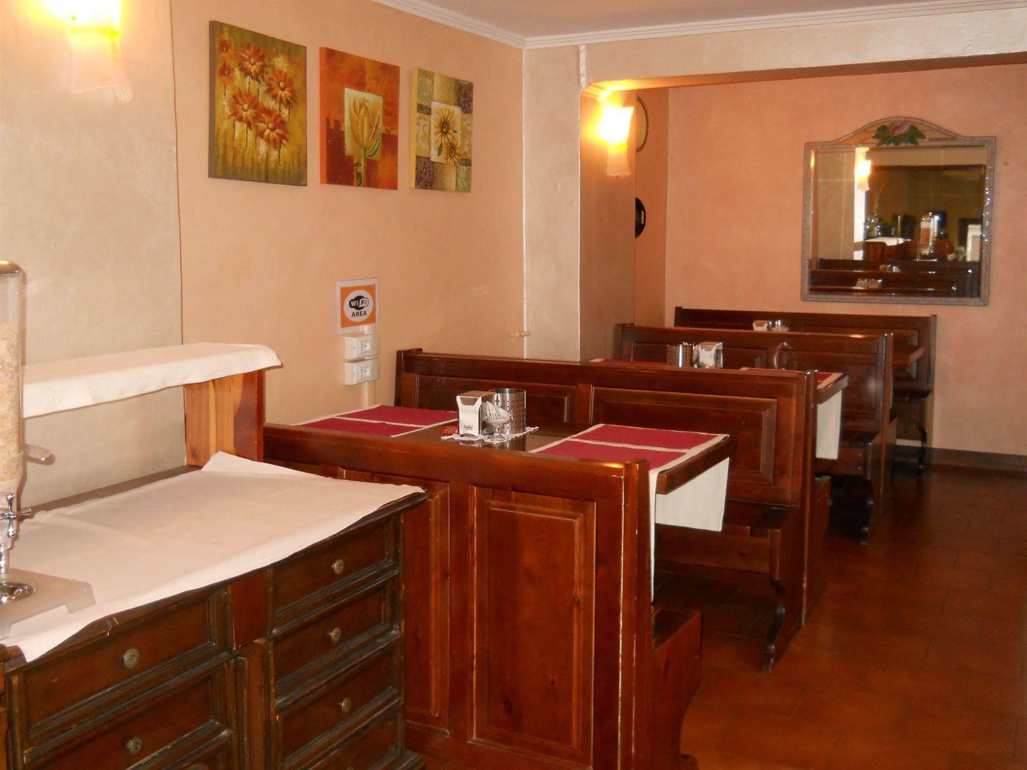 Hotel Il Rustichello Lonato Bagian luar foto