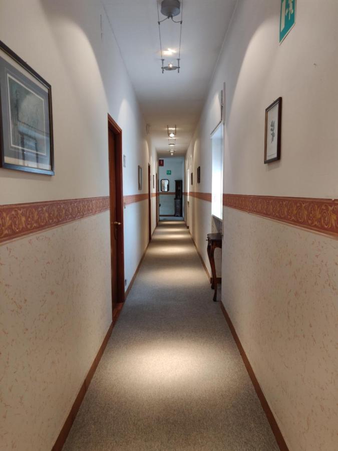 Hotel Il Rustichello Lonato Bagian luar foto