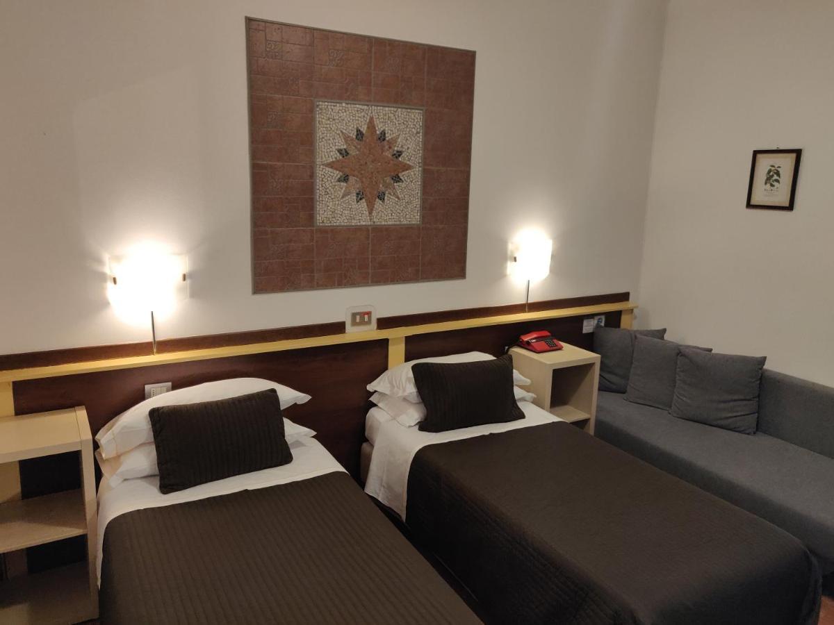 Hotel Il Rustichello Lonato Bagian luar foto