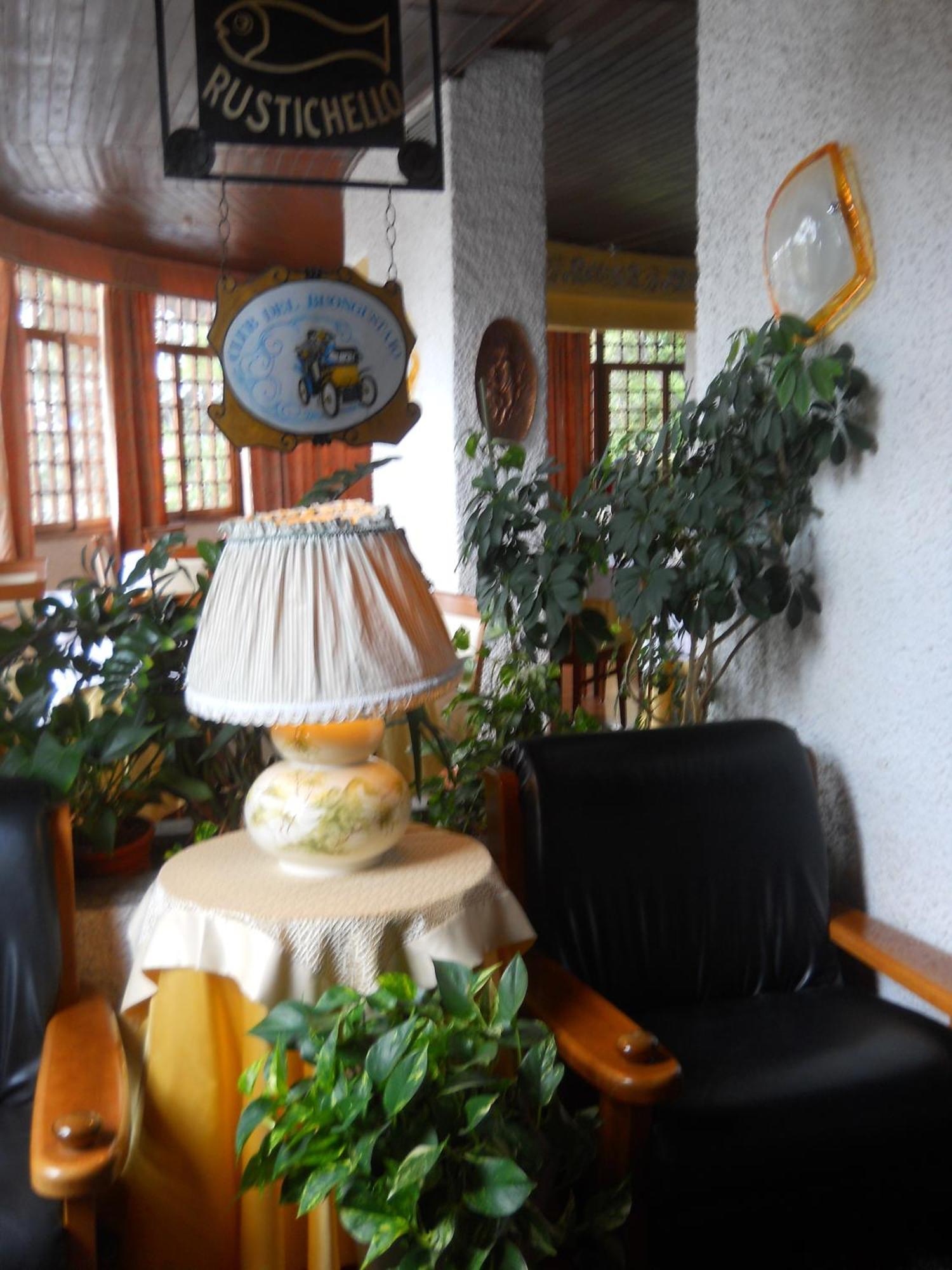Hotel Il Rustichello Lonato Bagian luar foto
