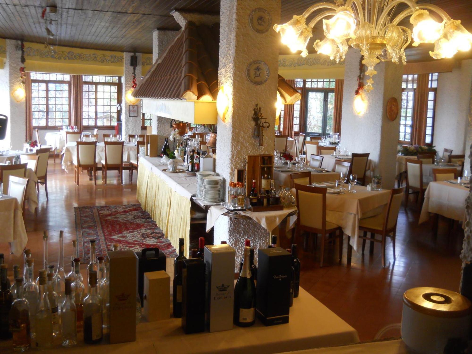 Hotel Il Rustichello Lonato Bagian luar foto