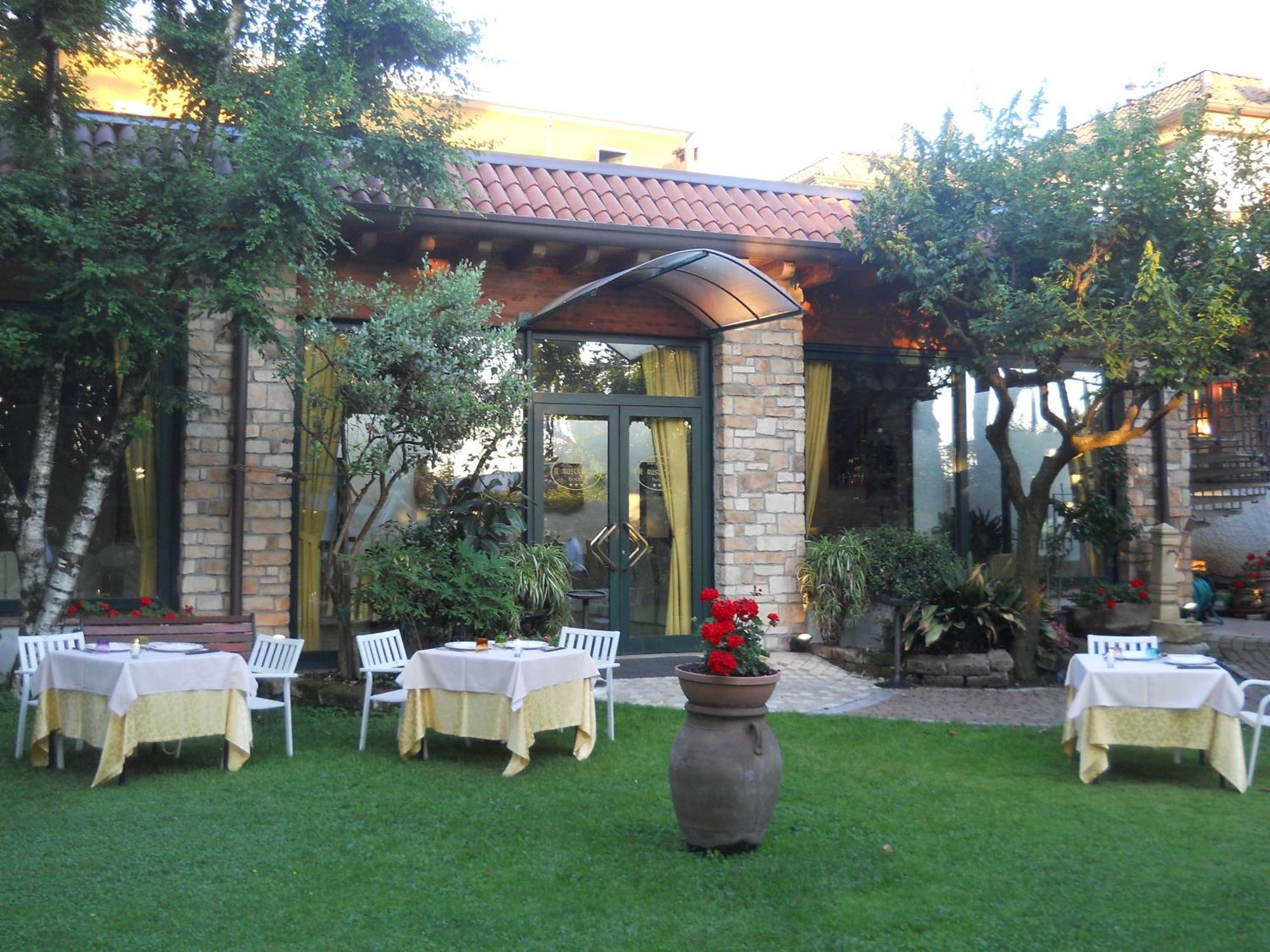 Hotel Il Rustichello Lonato Bagian luar foto