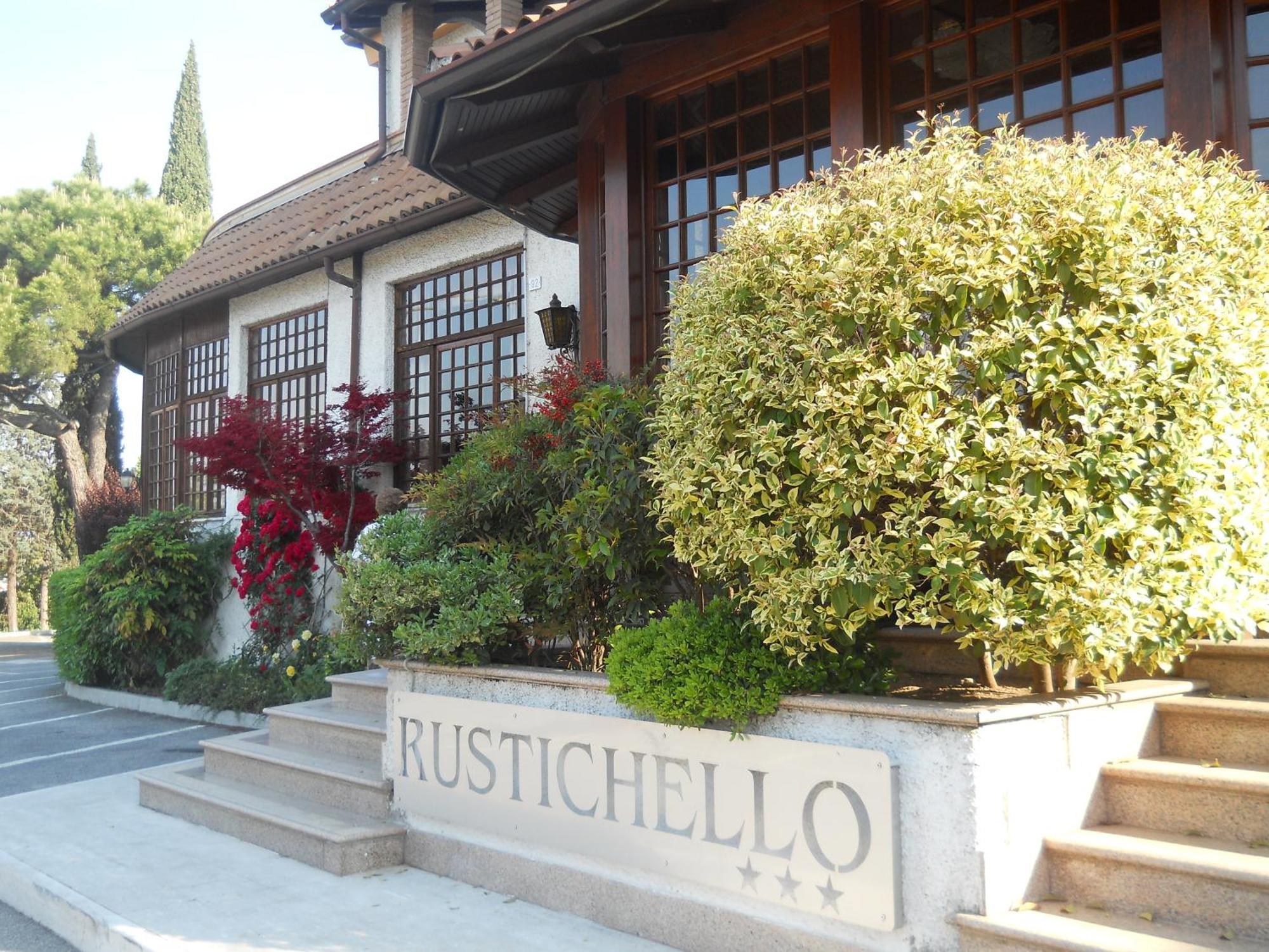 Hotel Il Rustichello Lonato Bagian luar foto