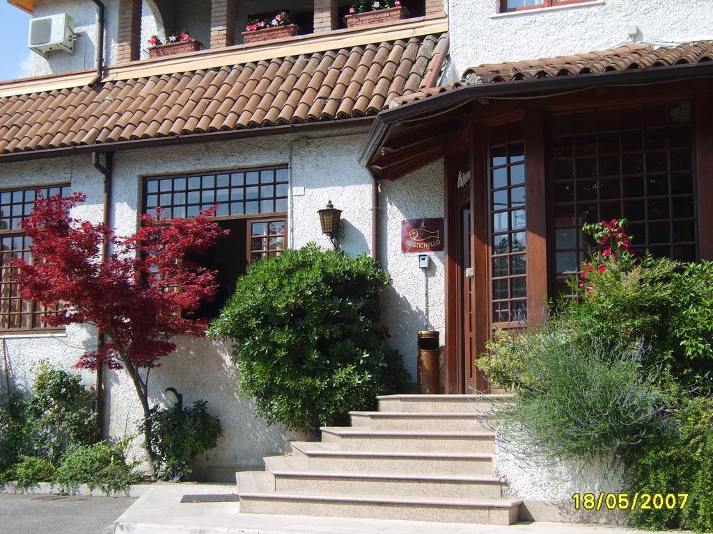 Hotel Il Rustichello Lonato Bagian luar foto