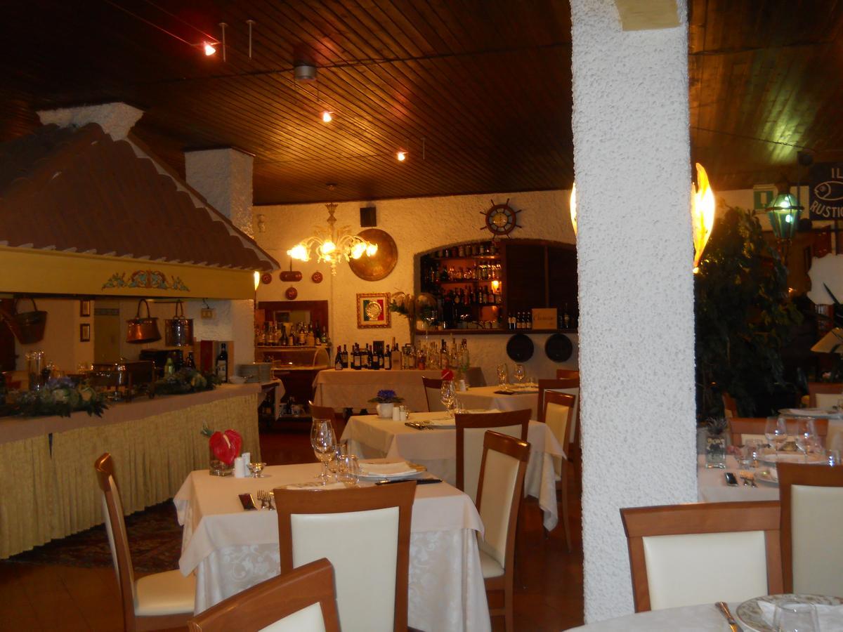 Hotel Il Rustichello Lonato Bagian luar foto