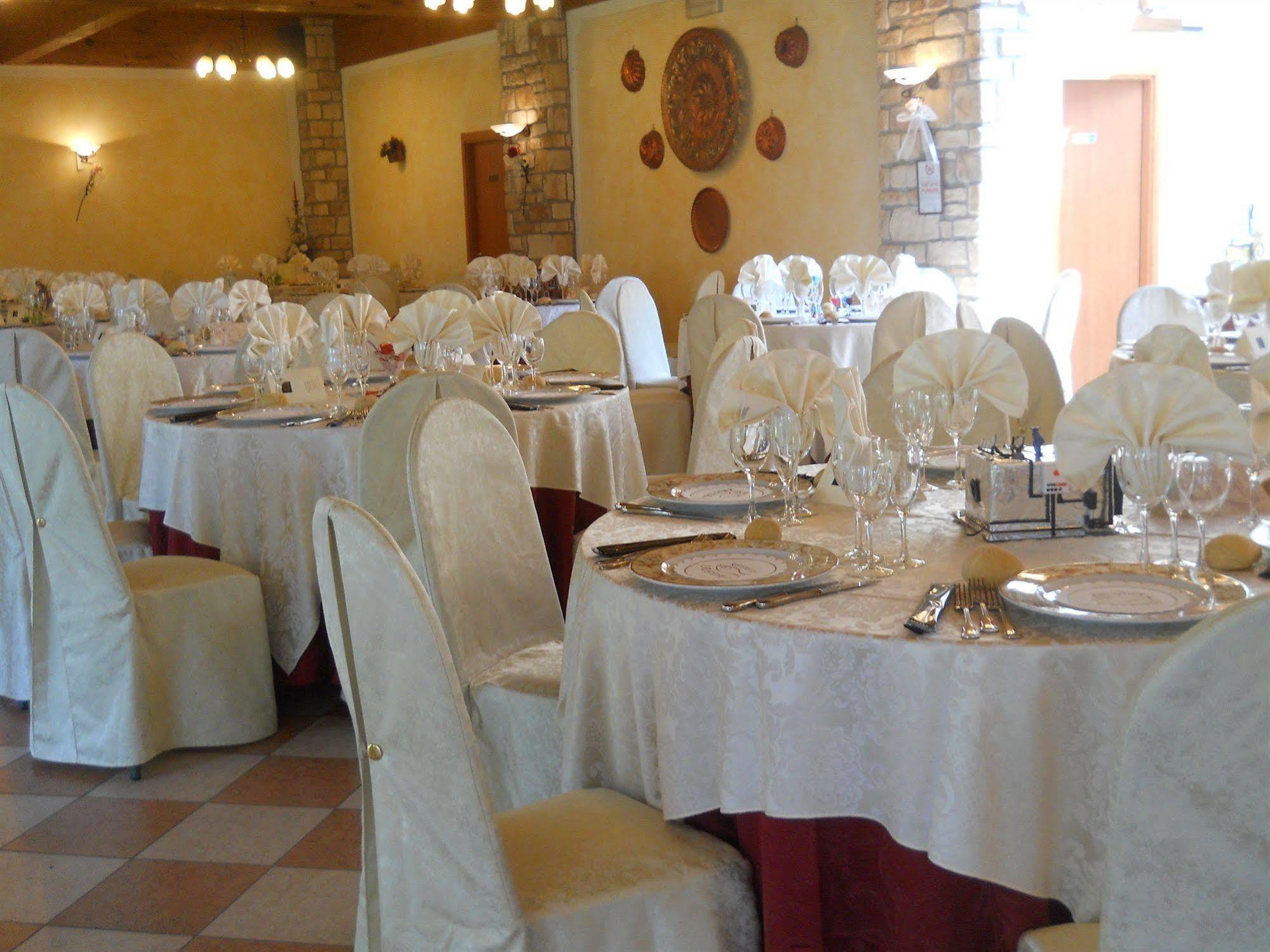 Hotel Il Rustichello Lonato Bagian luar foto