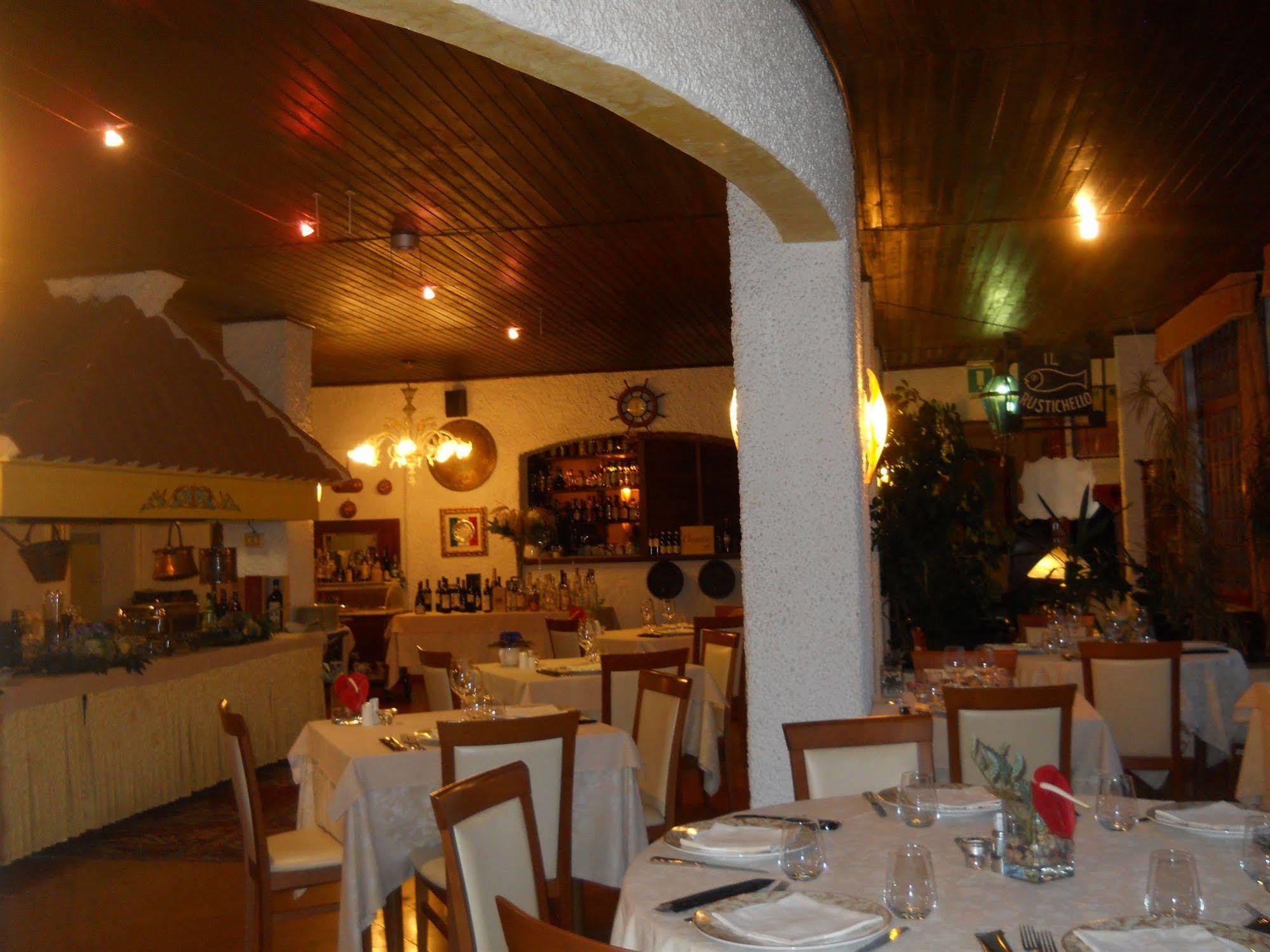 Hotel Il Rustichello Lonato Bagian luar foto