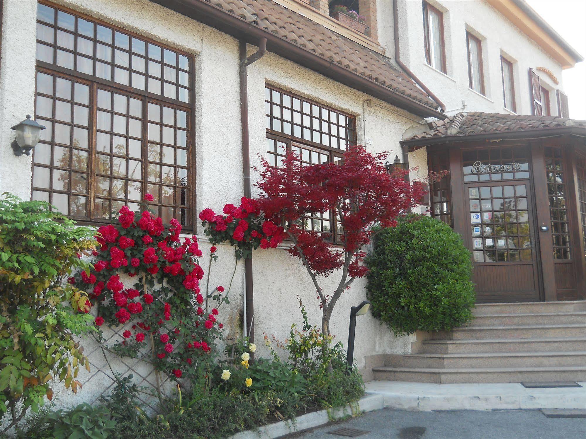 Hotel Il Rustichello Lonato Bagian luar foto